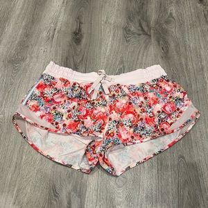 Lululemon original hotty hot short
